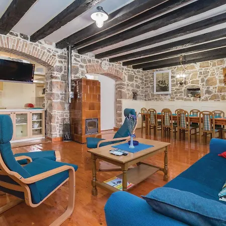 Holiday home Lovely In With Wifi Preko