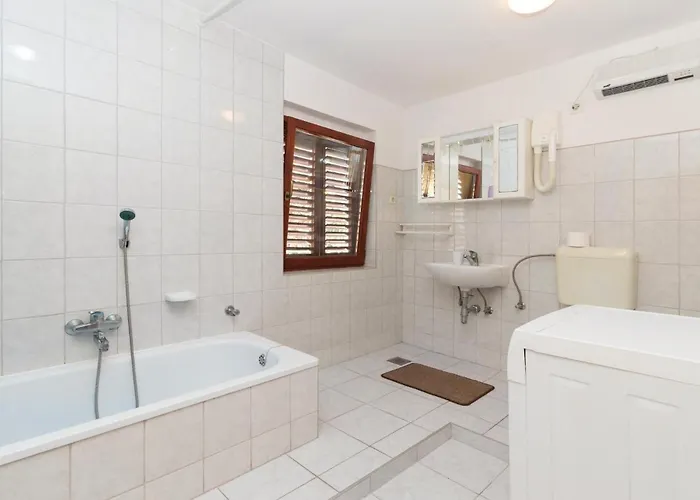 Ulbiskupa Josipa Marcelica Cr